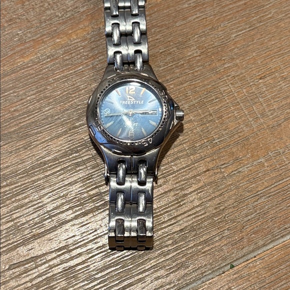 Freestyle Accessories - Freestyle Metallic Silver Watch with Blue Dial